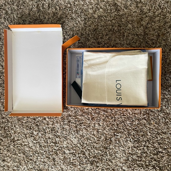 Louis Vuitton scarf - Picture 4 of 5